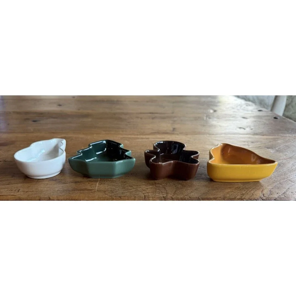 Le Creuset Christmas Mini Bowls Dish Set Of 4 Snowman Tree Gingerbread Bell NEW